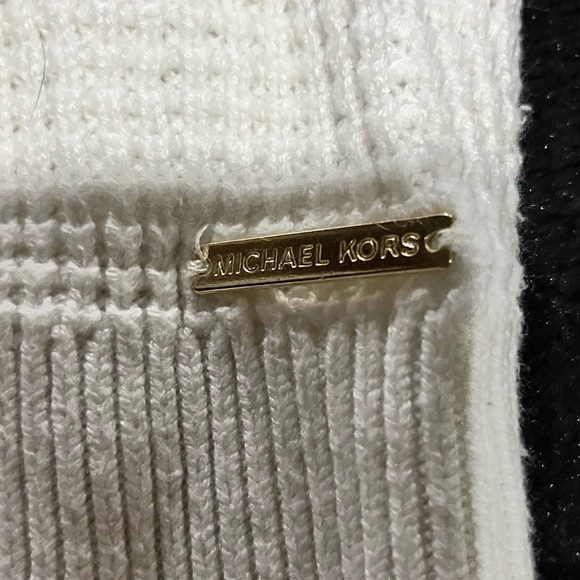 Size large Micheal Kors sweater - Picture 2 of 3